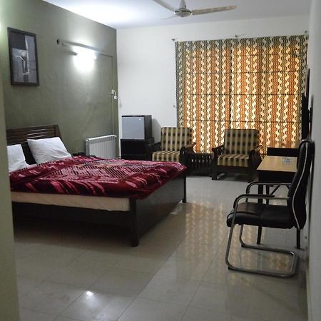 Royal Manor F-10 Islamabad Exterior photo